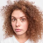 Cabelo poroso: saiba como identificar e cuidar corretamente